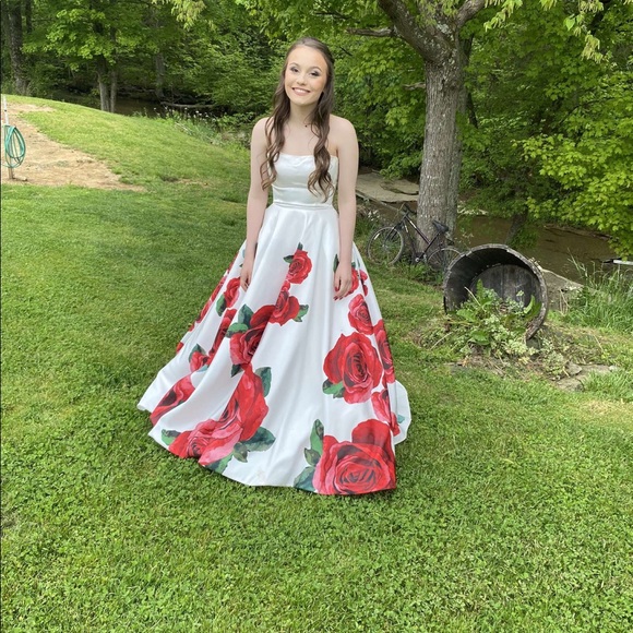 Sherri hill prom dress. Size 0-2 - Picture 3 of 3